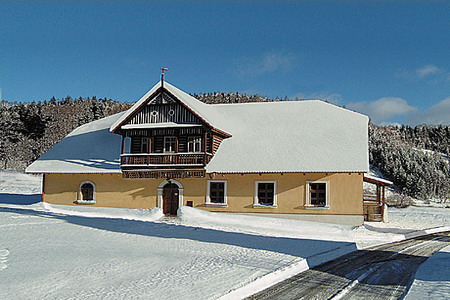 Penziony Krkonoše - Penzion u lyžařského areálu v Krkonoších - pohled zvenku